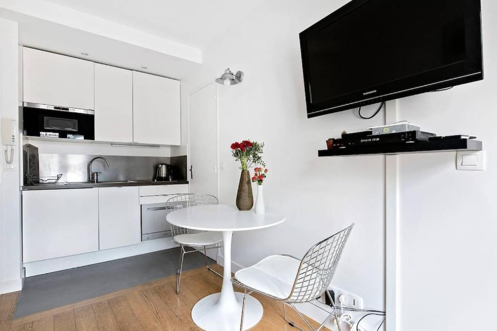 Superbe Studio Avec Balcon Au Coeur De Montorgueil Apartment Paris Exterior foto